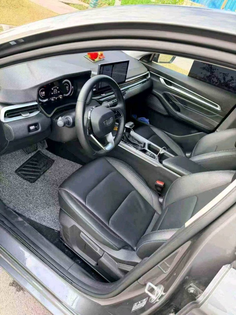 广元25年吉利帝豪6