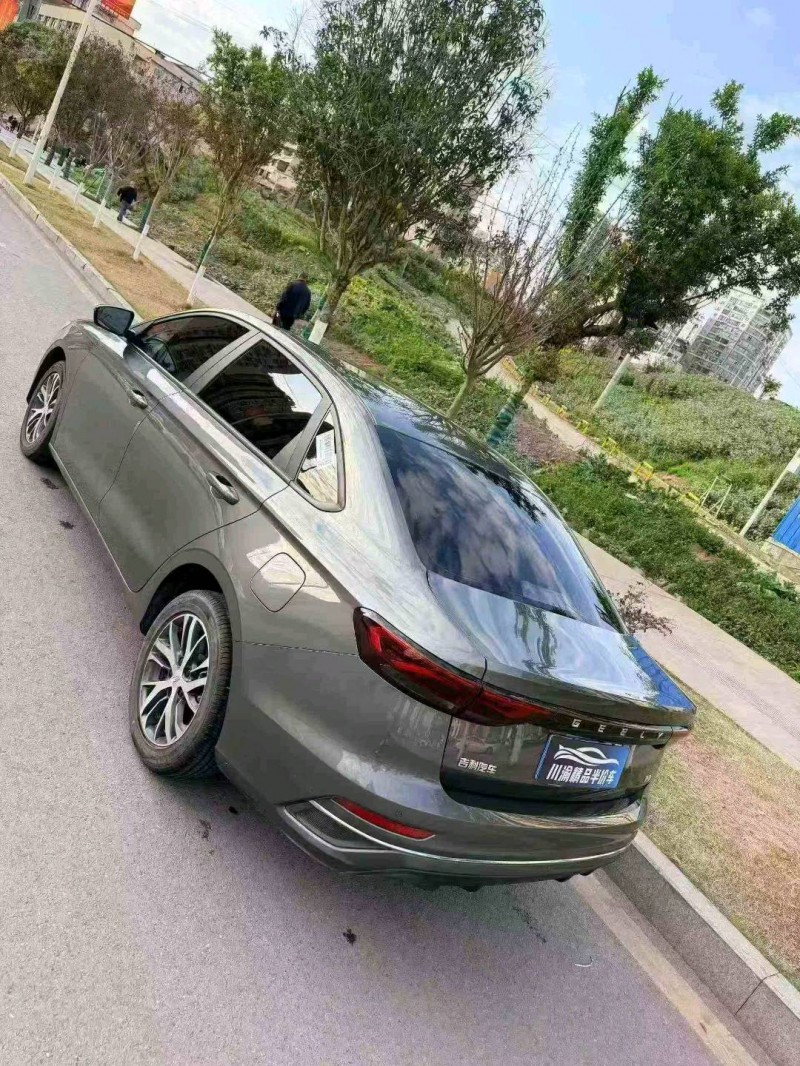 广元25年吉利帝豪7