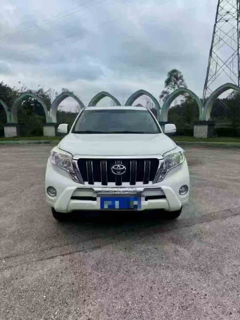 北海15年丰田普拉多1