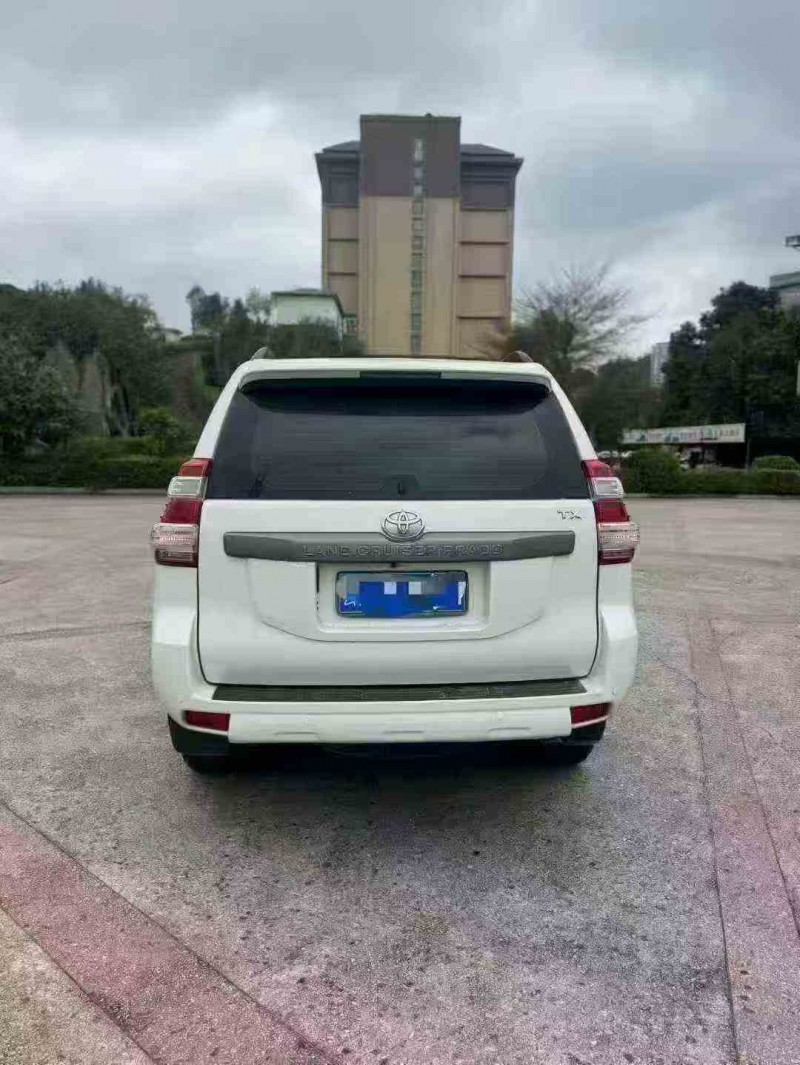 北海15年丰田普拉多9