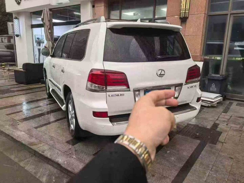 温州14年雷克萨斯LX8