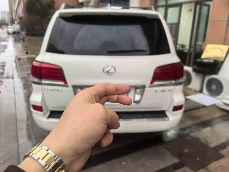 温州14年雷克萨斯LX9