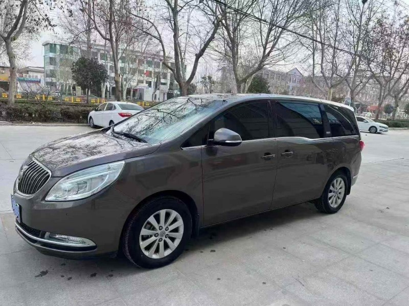 济宁17年别克GL82