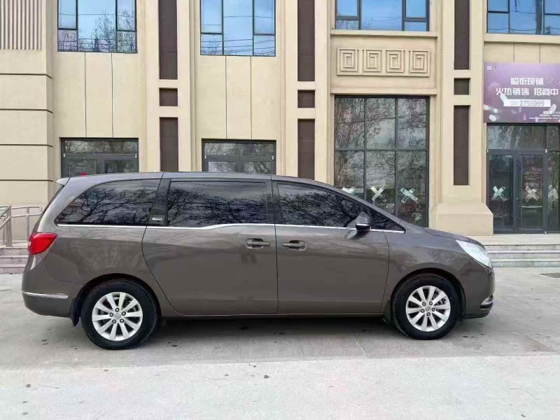 济宁17年别克GL87