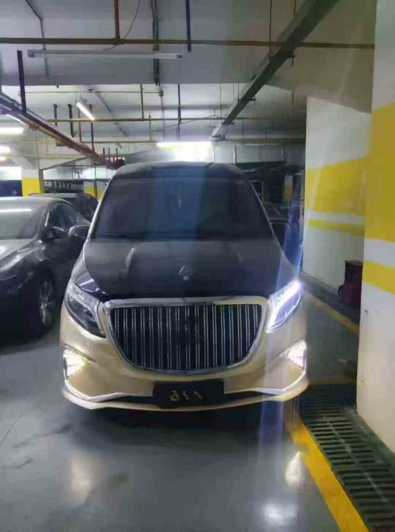 鄂州23年奔驰威霆1