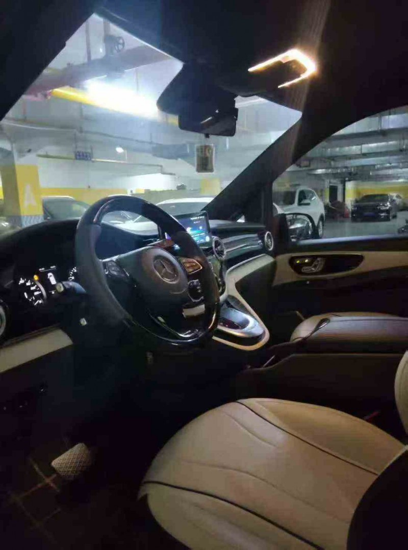 鄂州23年奔驰威霆4