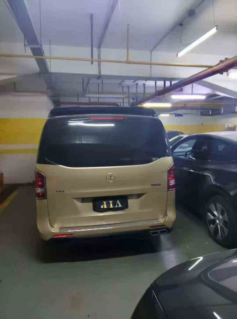 鄂州23年奔驰威霆9