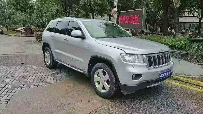 荆门13年Jeep大切诺基3