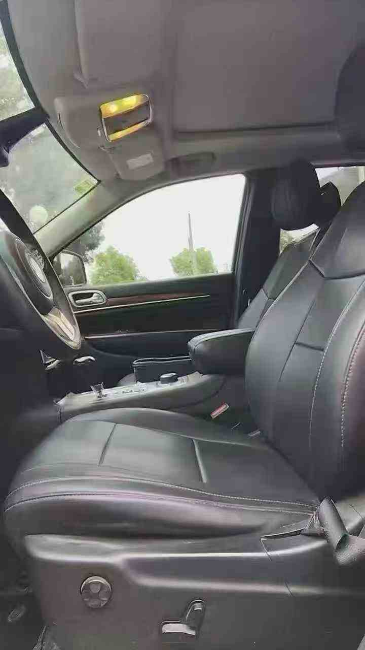 荆门13年Jeep大切诺基6