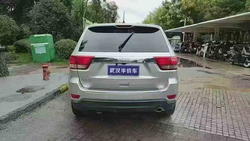 荆门13年Jeep大切诺基9
