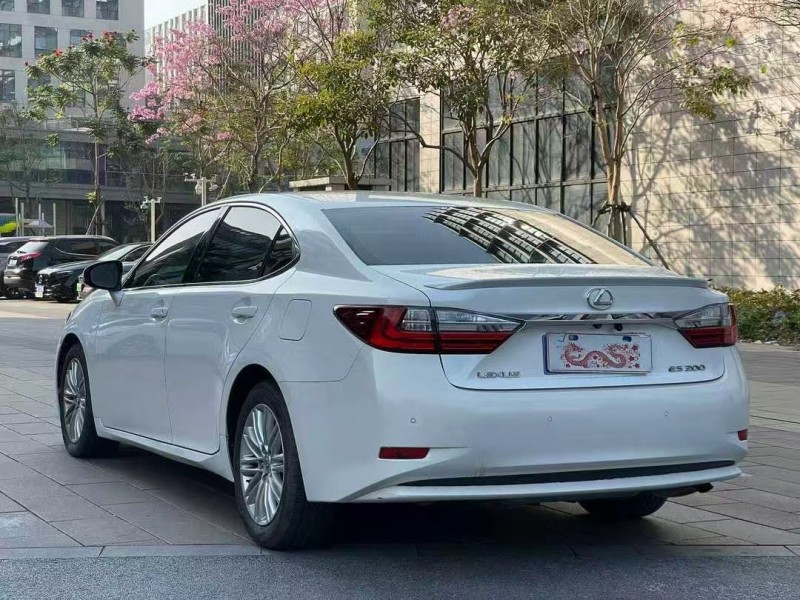 佛山16年雷克薩斯ES8
