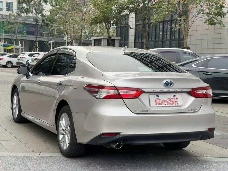 佛山21年豐田凱美瑞8