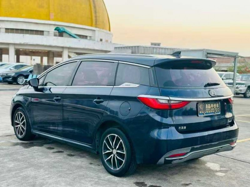 東莞18年比亞迪宋8