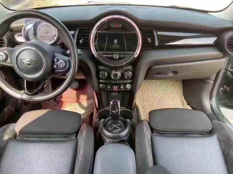 湛江18年宝马迷你5