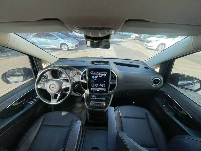 佛山18年奔驰威霆5