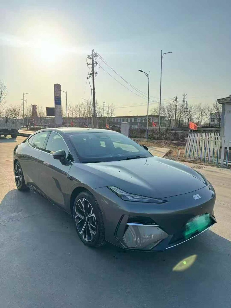 济宁25年吉利银河2