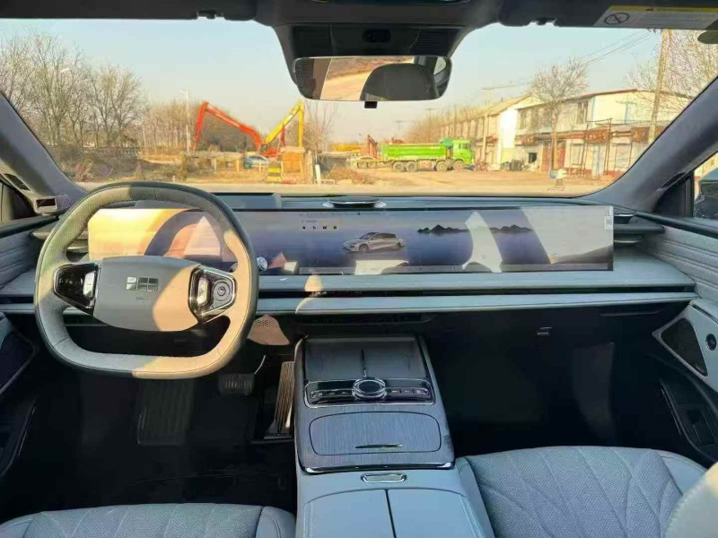 济宁25年吉利银河5