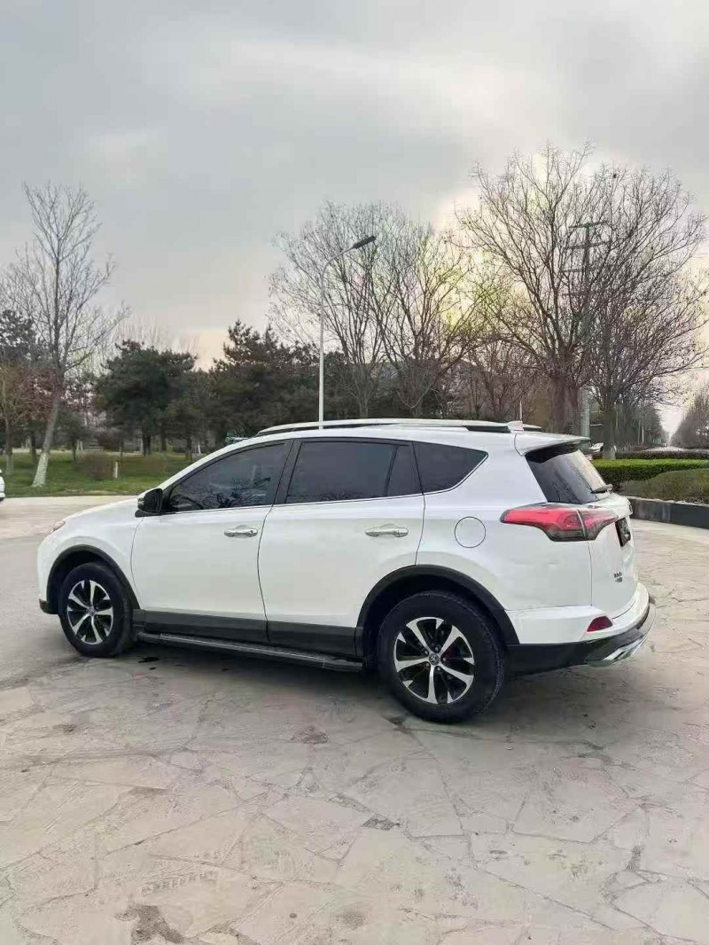 菏澤16年豐田RAV4榮放7