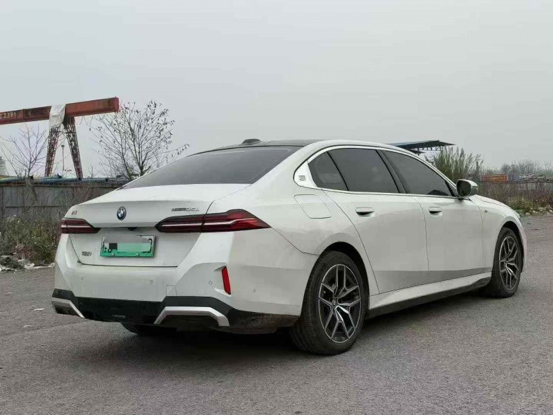 北海24年宝马I57