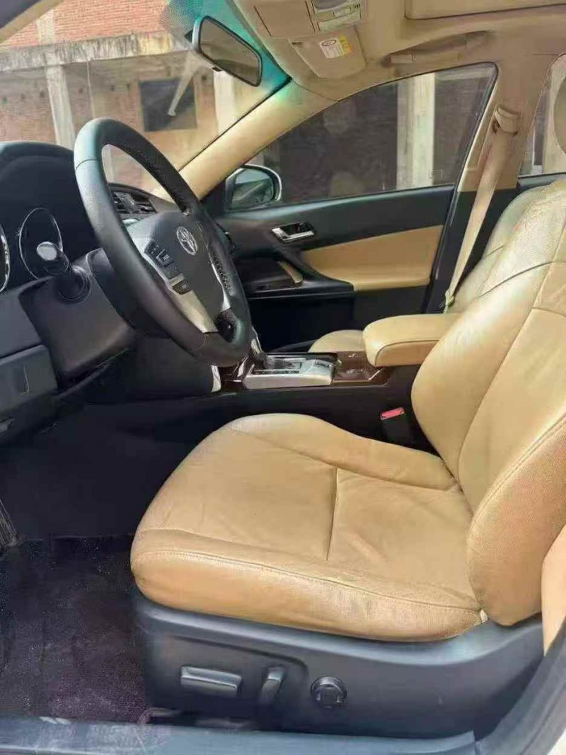 北海16年丰田锐志4