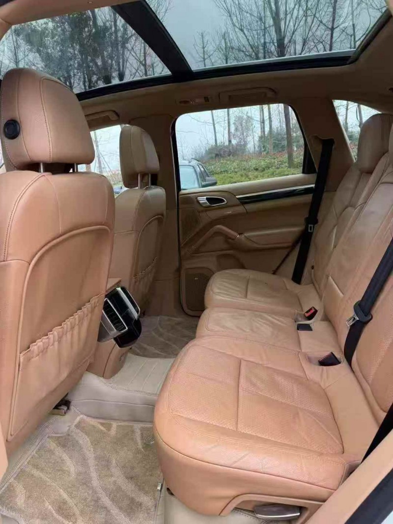 东营13年保时捷卡宴6