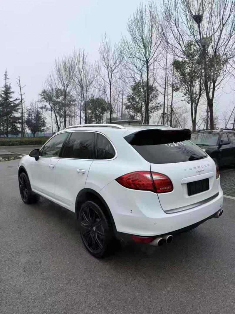 东营13年保时捷卡宴9