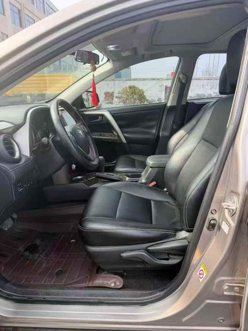 东营16年丰田RAV46