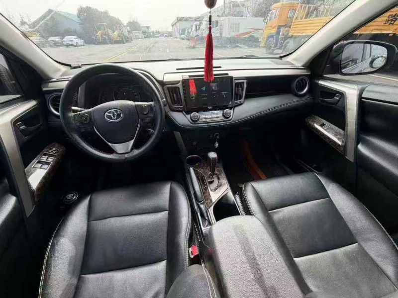 东营16年丰田RAV47
