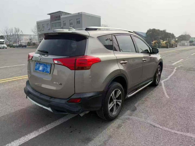 东营16年丰田RAV48