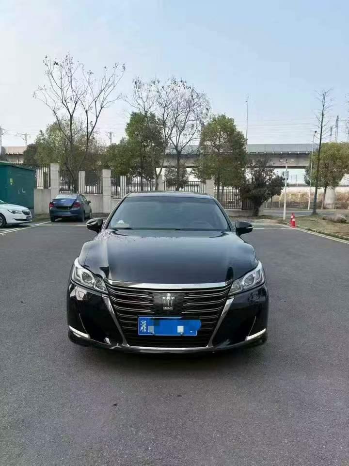 张家界18年丰田皇冠1