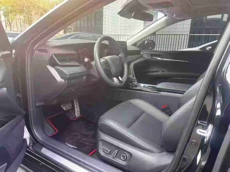 佛山25年丰田凯美瑞5