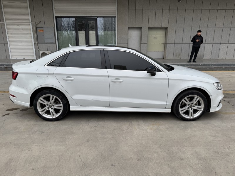 济宁18年奥迪A38