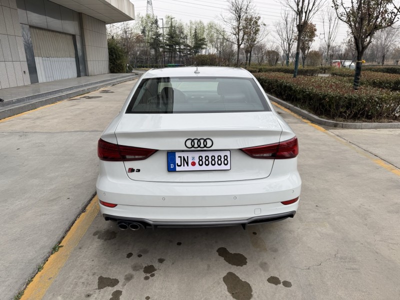 济宁18年奥迪A39