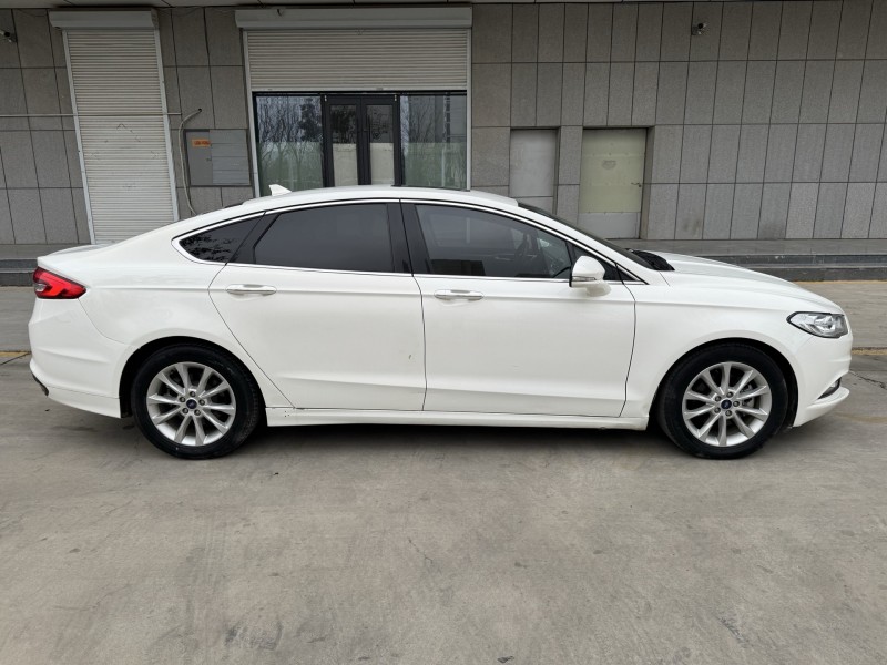 济宁18年福特蒙迪欧8