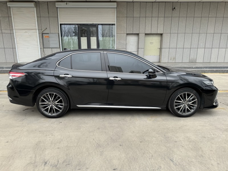 濟寧23年豐田凱美瑞8