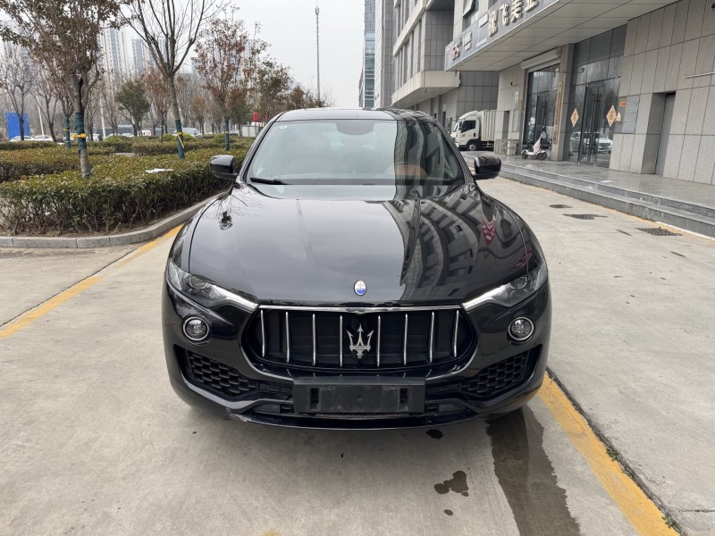 济宁17年玛莎拉蒂Levante1