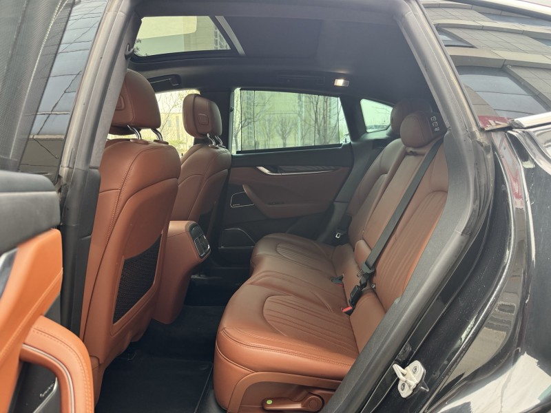 济宁17年玛莎拉蒂Levante4