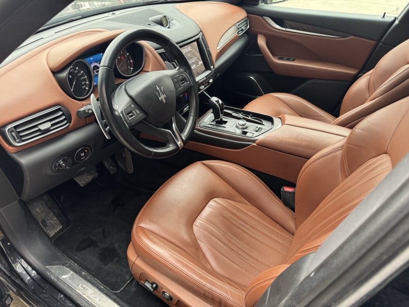 济宁17年玛莎拉蒂Levante6