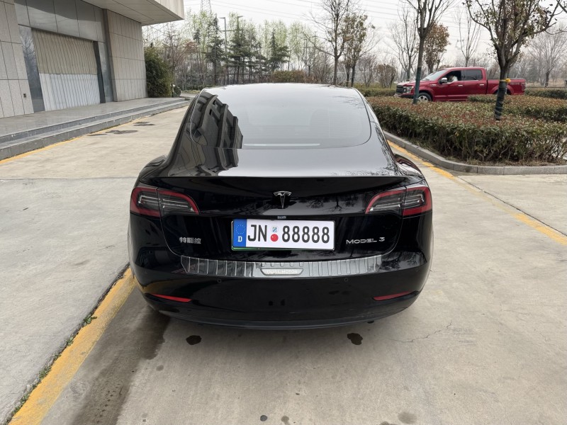 济宁23年特斯拉MODEL 39