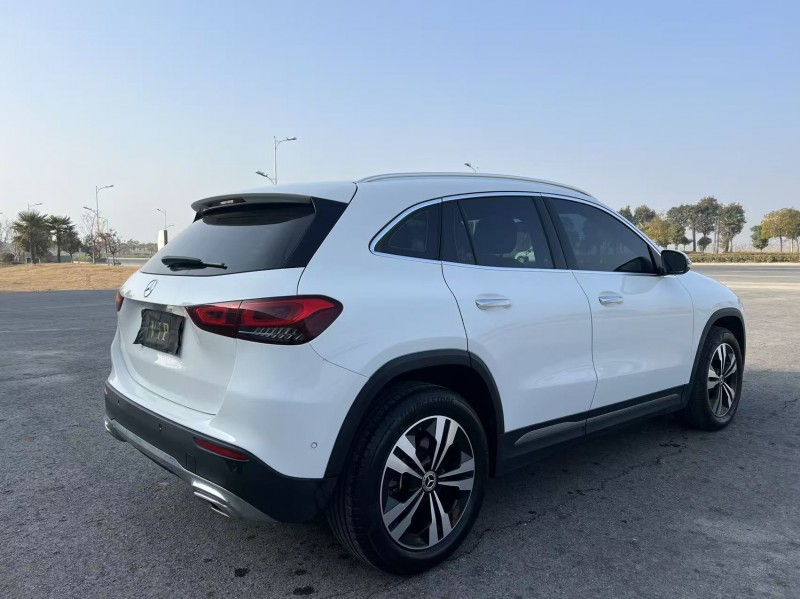 盐城23年奔驰GLA8