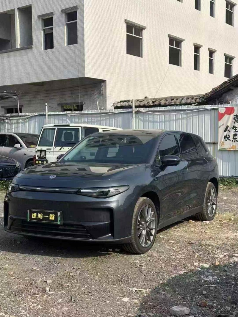 深圳25年零跑汽车C102