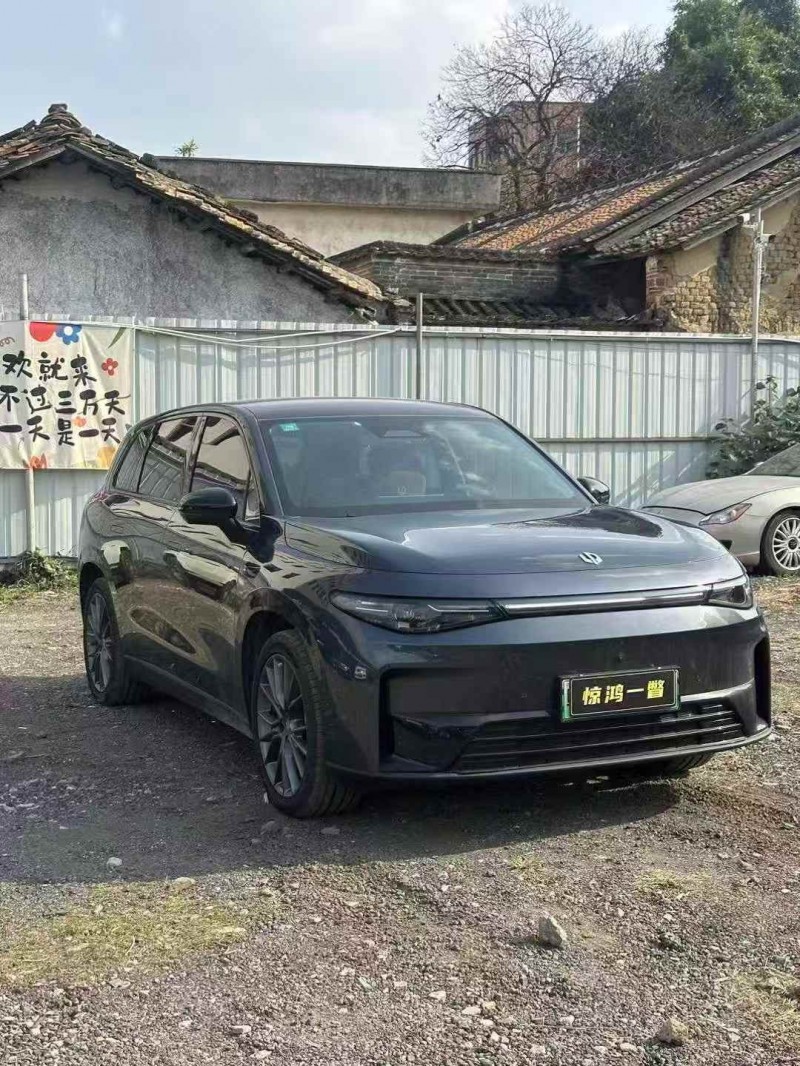 深圳25年零跑汽车C104