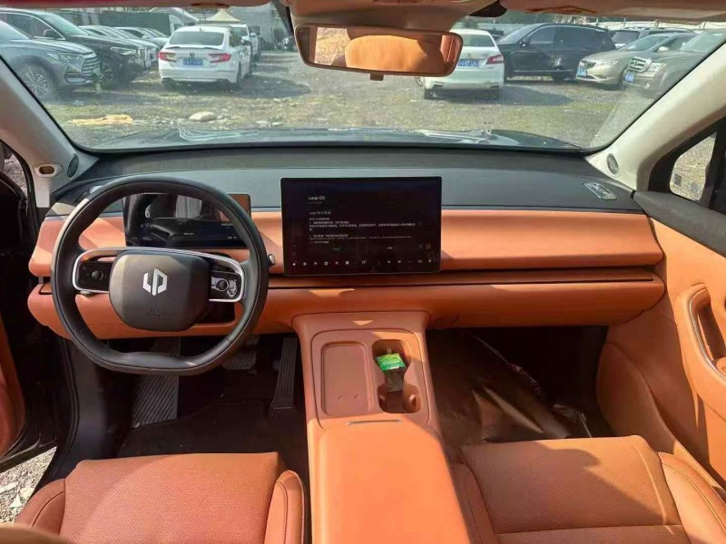 深圳25年零跑汽车C105