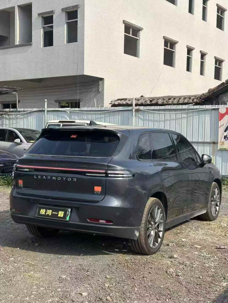 深圳25年零跑汽车C106