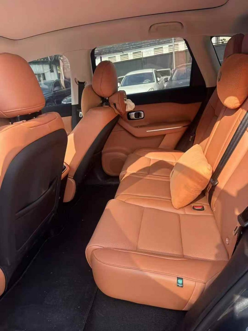 深圳25年零跑汽车C107