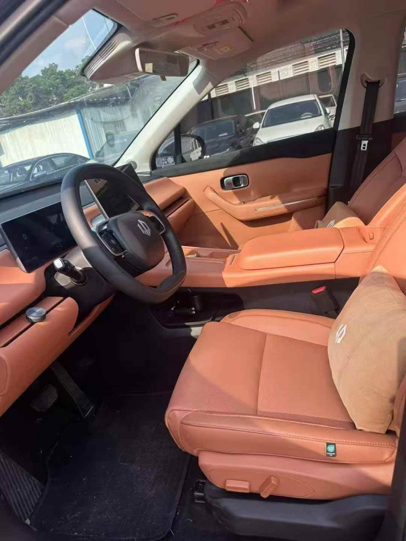 深圳25年零跑汽车C108