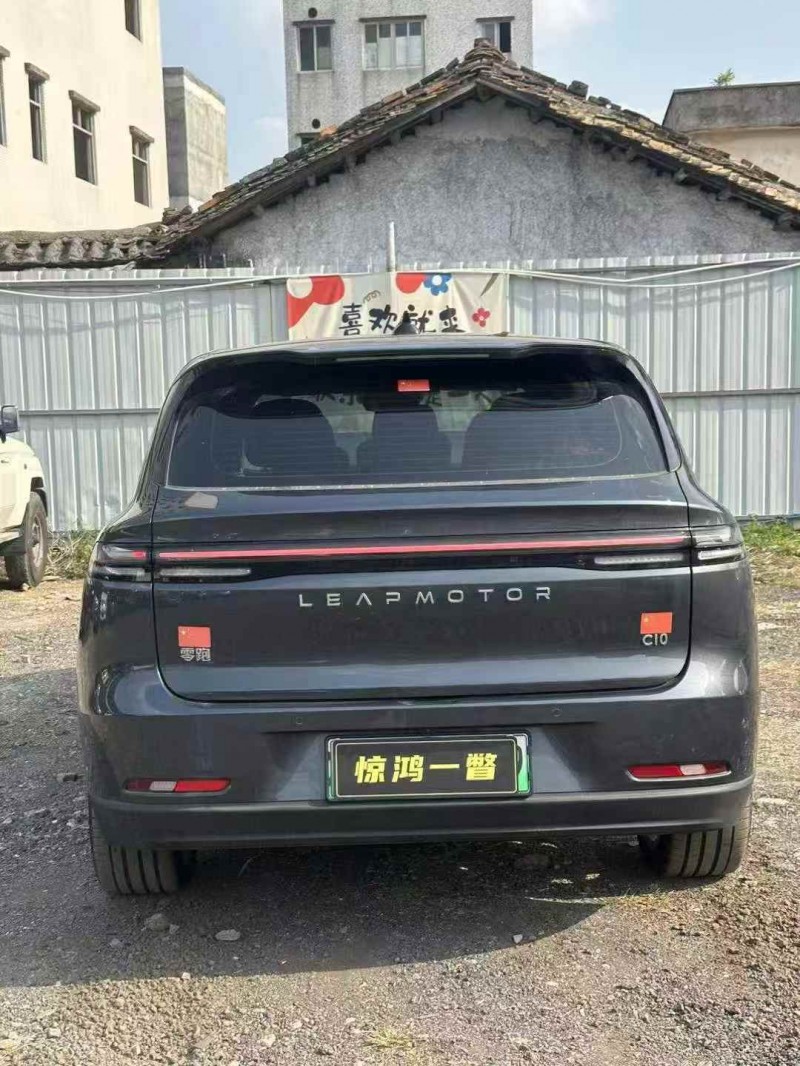 深圳25年零跑汽车C109