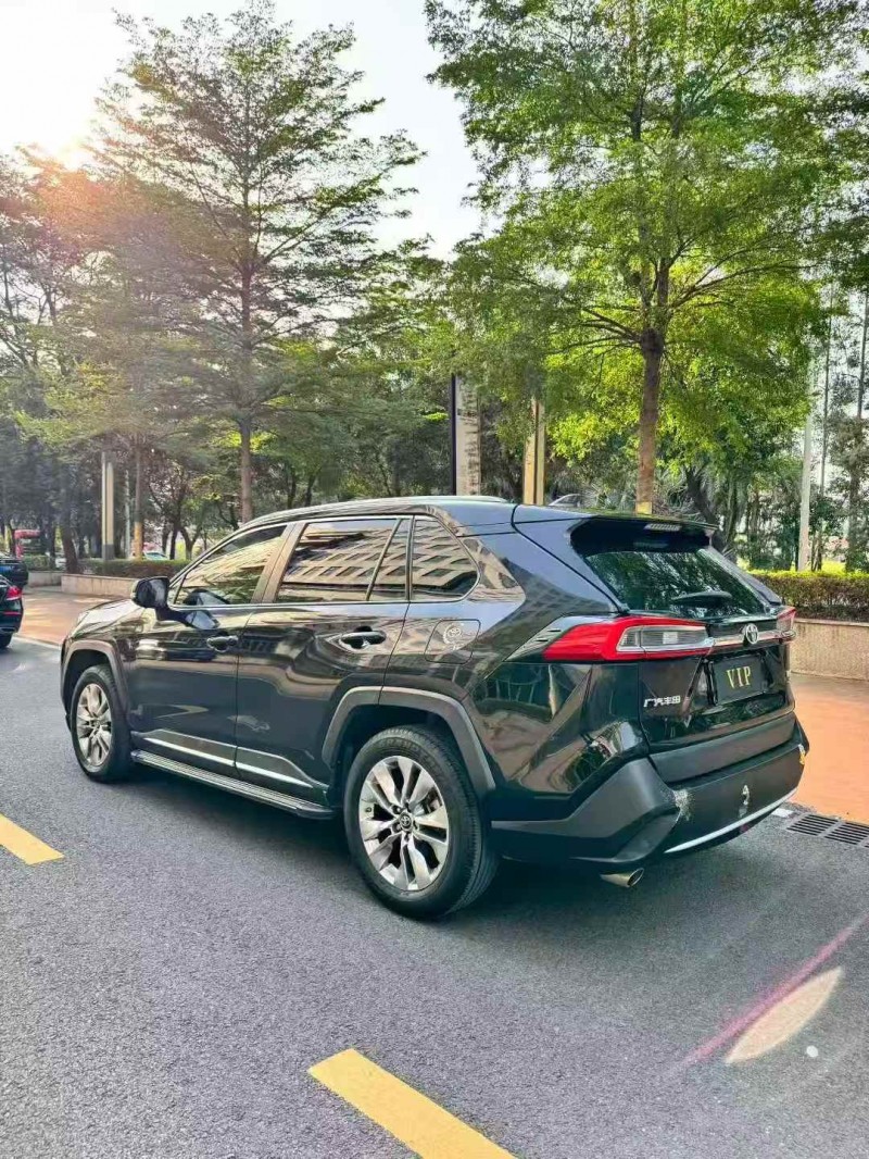 深圳21年丰田威兰达5