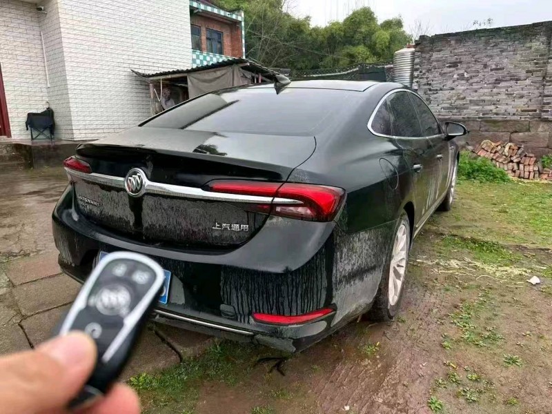 重庆21年别克君越3