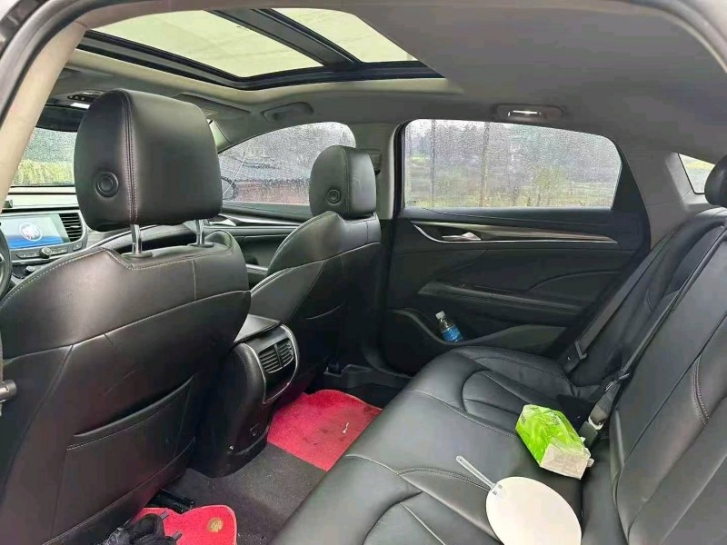 重庆21年别克君越5